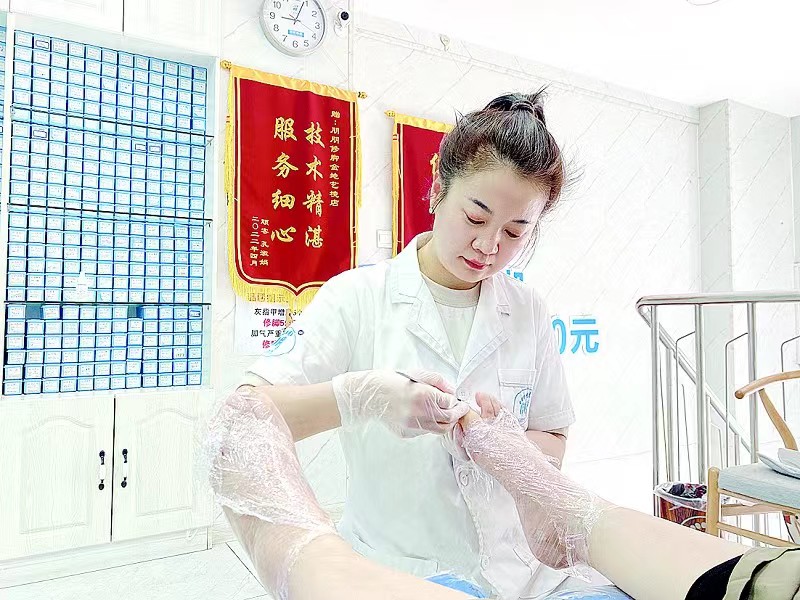半島晨報：修腳師羅丹8年服務(wù)近萬人次屢獲表揚